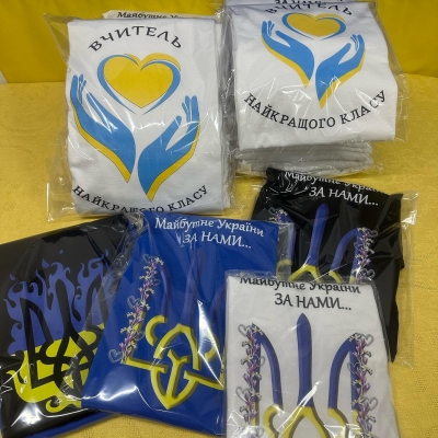 Гуртові замовлення футболок та кепок