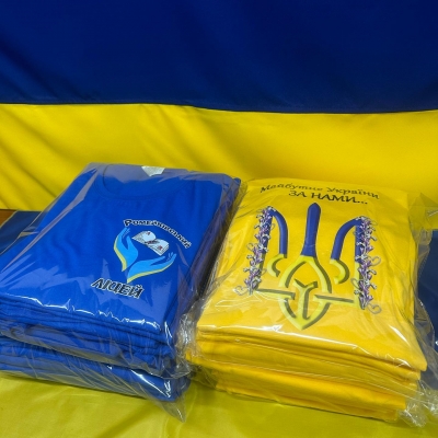 Гуртові замовлення футболок та кепок